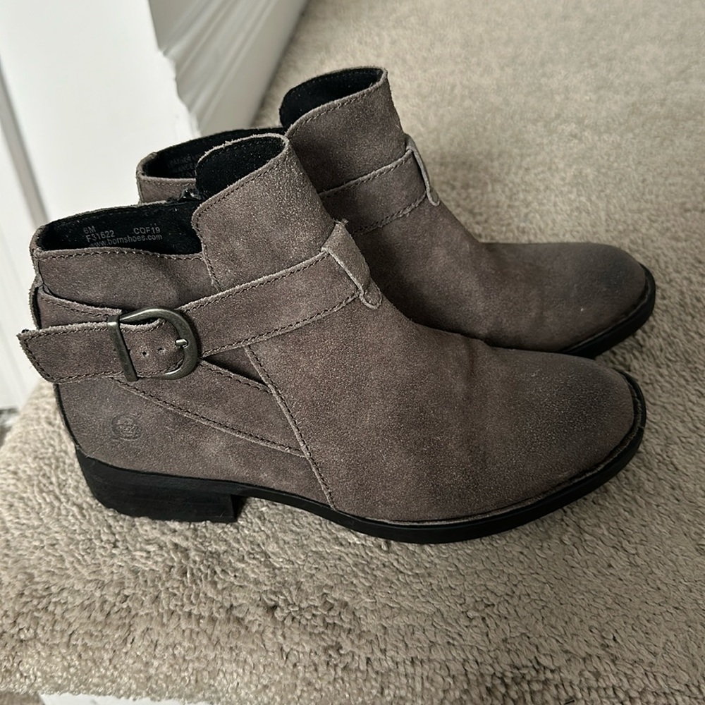 BORN Distressed , Suede ankle boots with buckle and side zipper
Gray -sz 6